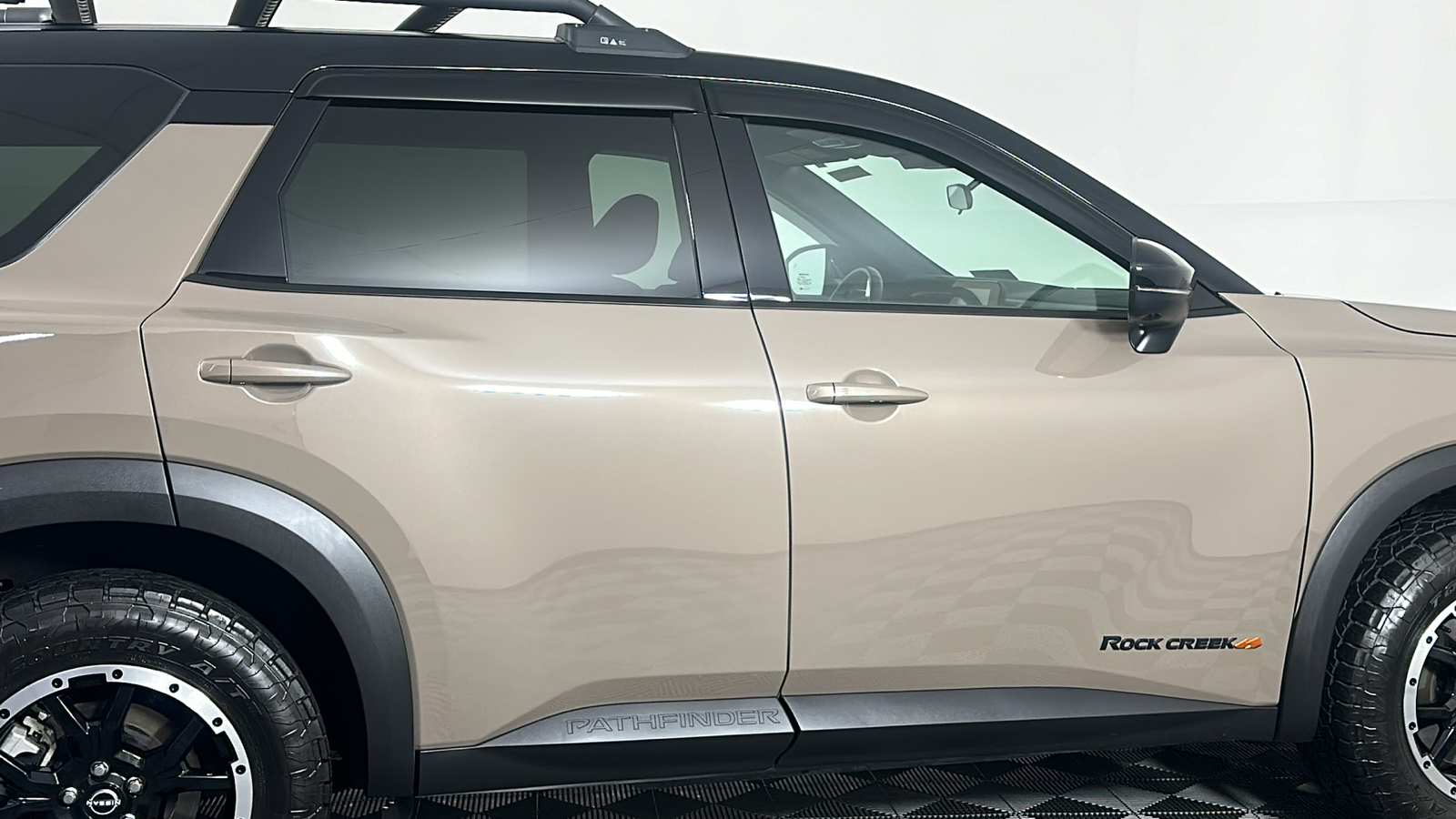 2023 Nissan Pathfinder SV 23