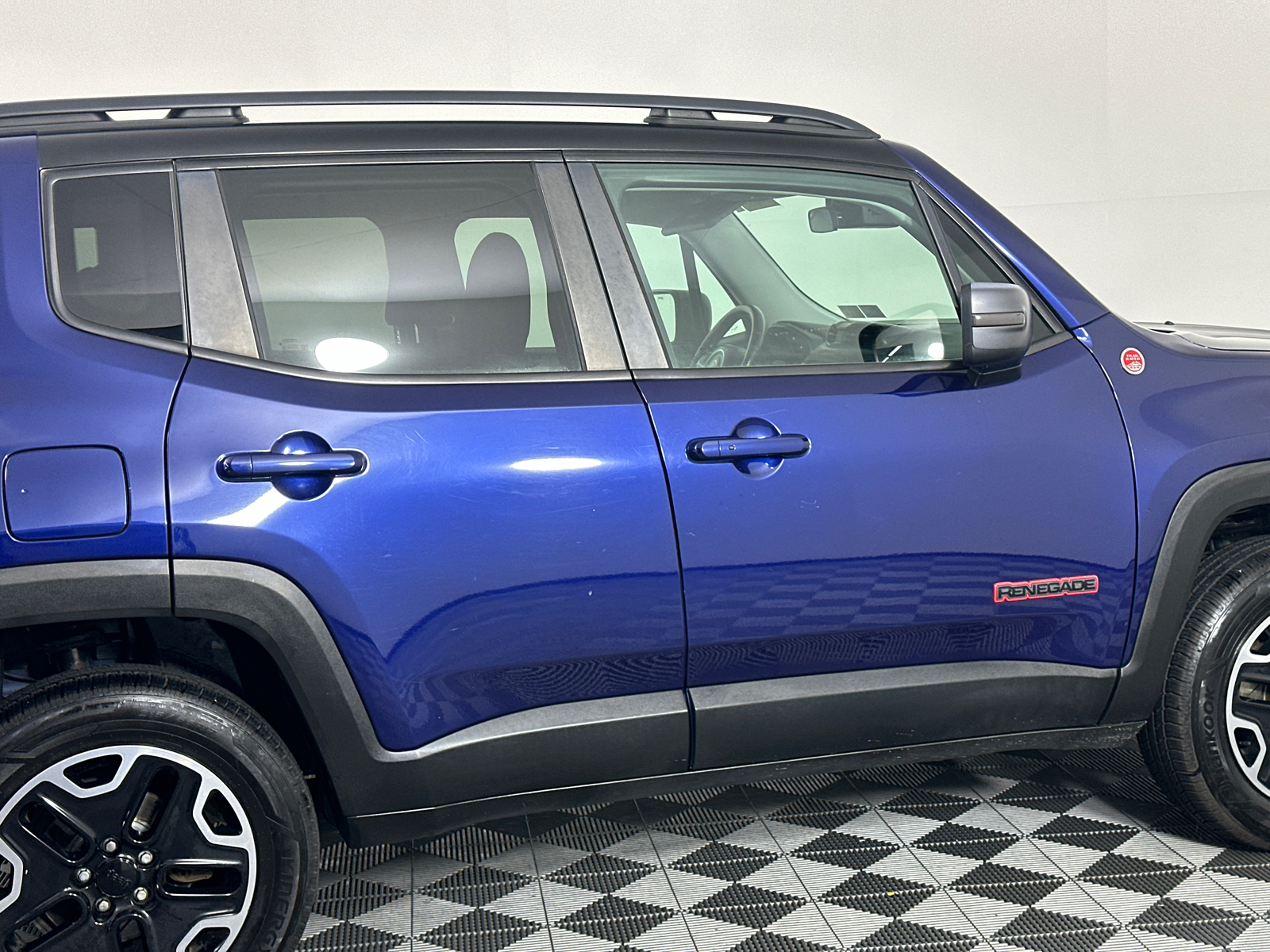 2016 Jeep Renegade Trailhawk 23