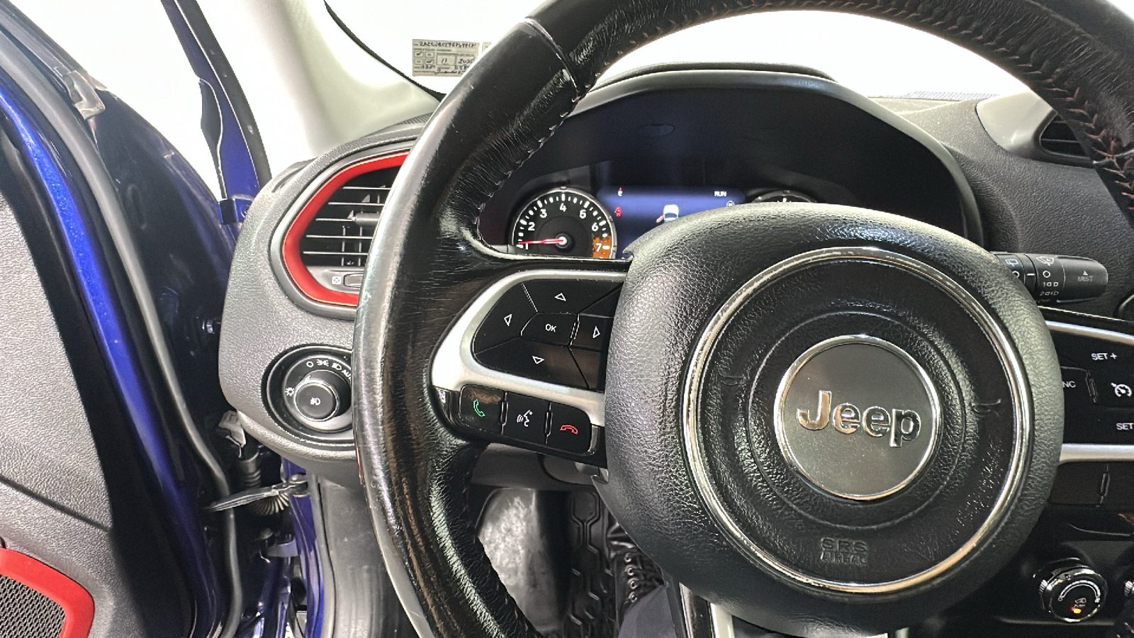 2016 Jeep Renegade Trailhawk 37