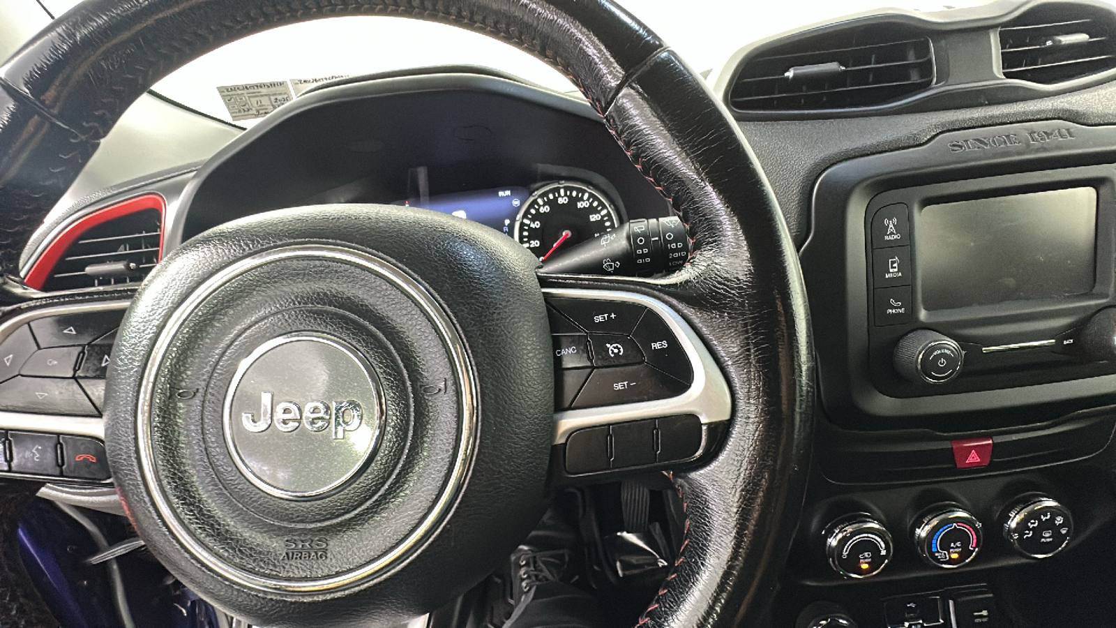 2016 Jeep Renegade Trailhawk 38