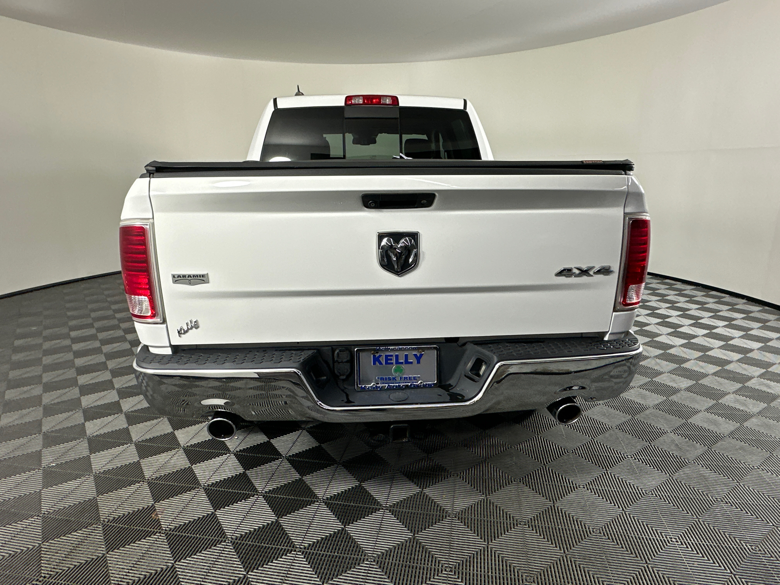 2015 Ram 1500 Laramie 14