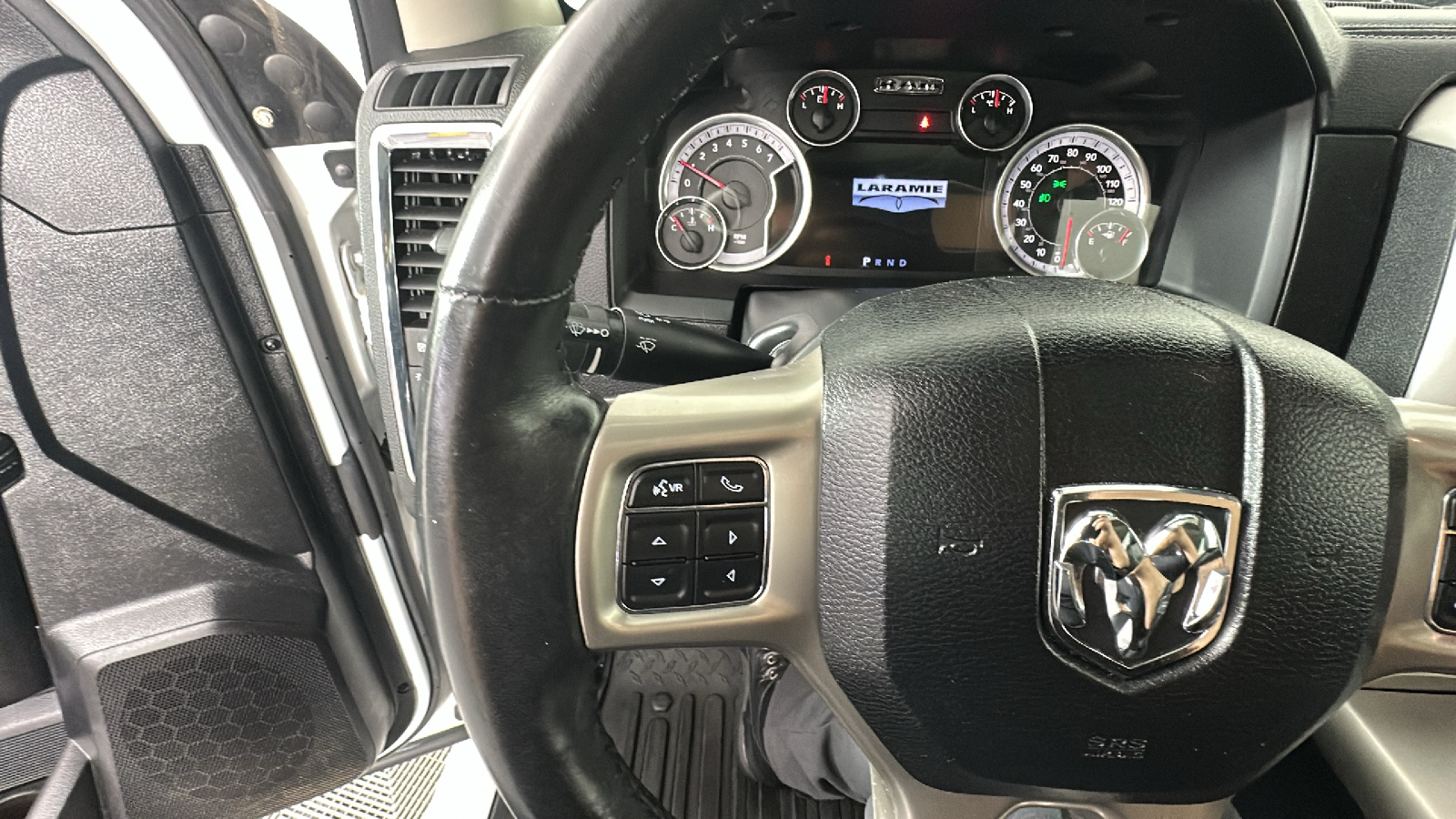 2015 Ram 1500 Laramie 35