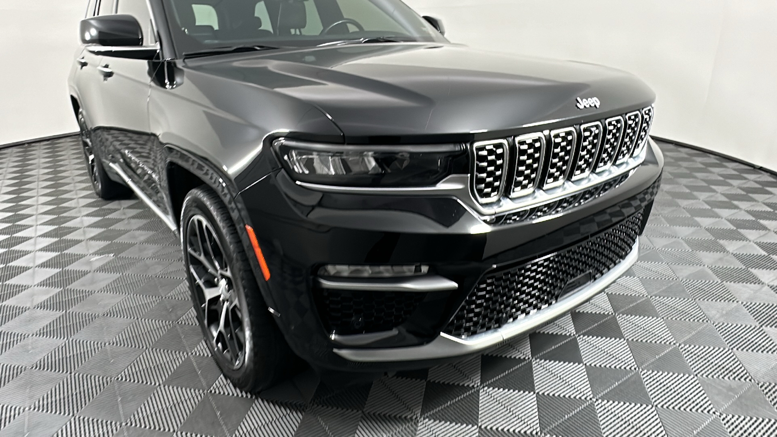 2022 Jeep Grand Cherokee Summit 2