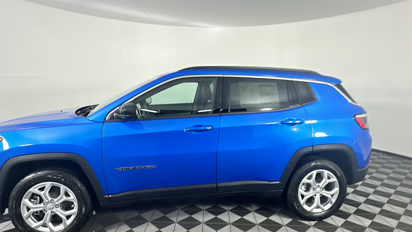 2024 Jeep Compass Latitude 8