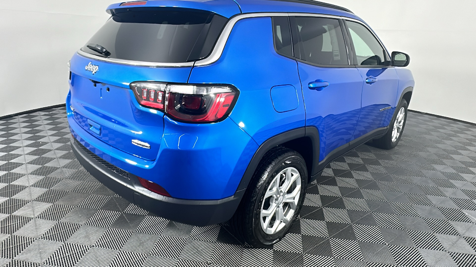 2024 Jeep Compass Latitude 19