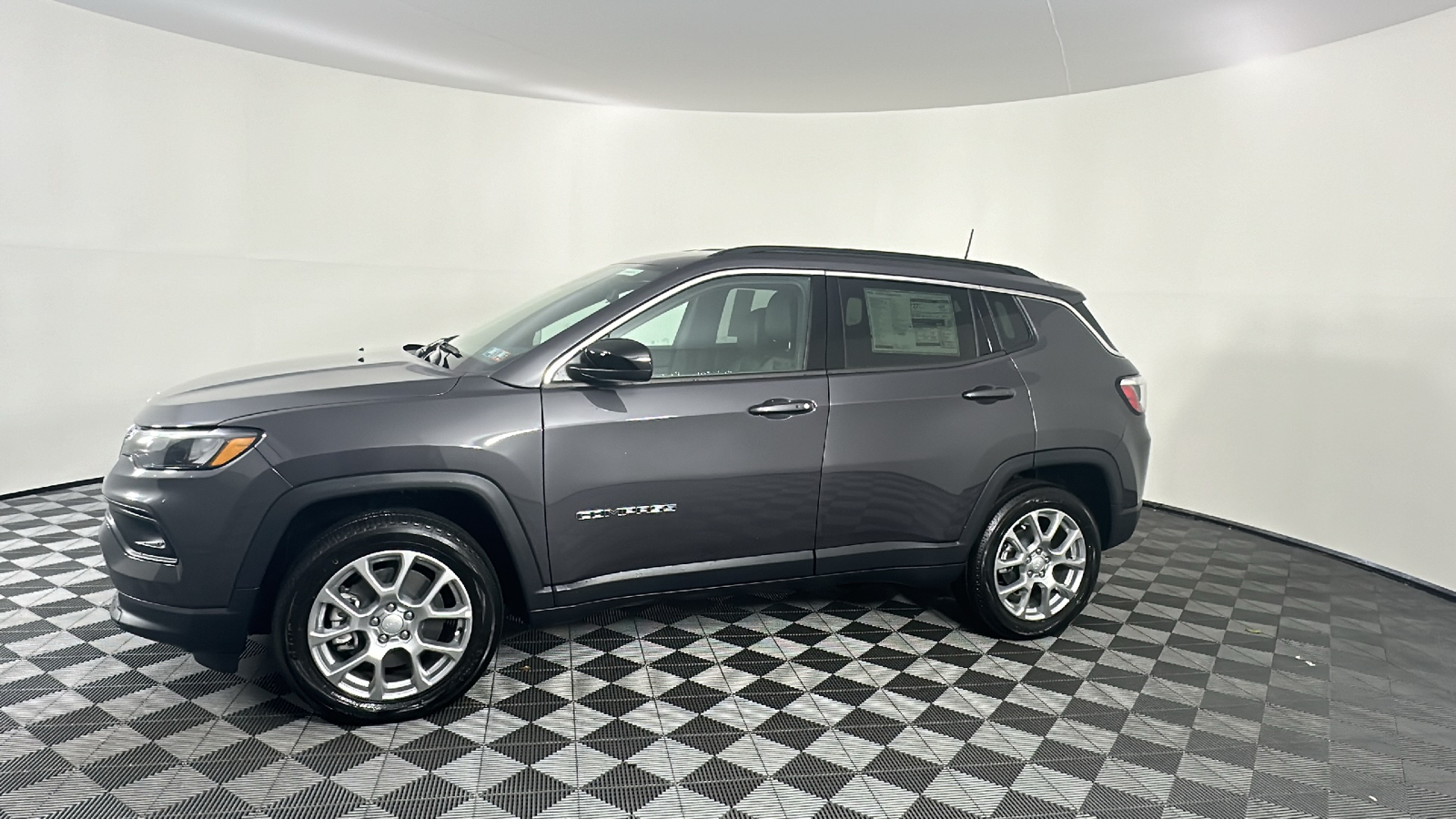 2024 Jeep Compass Latitude Lux 9