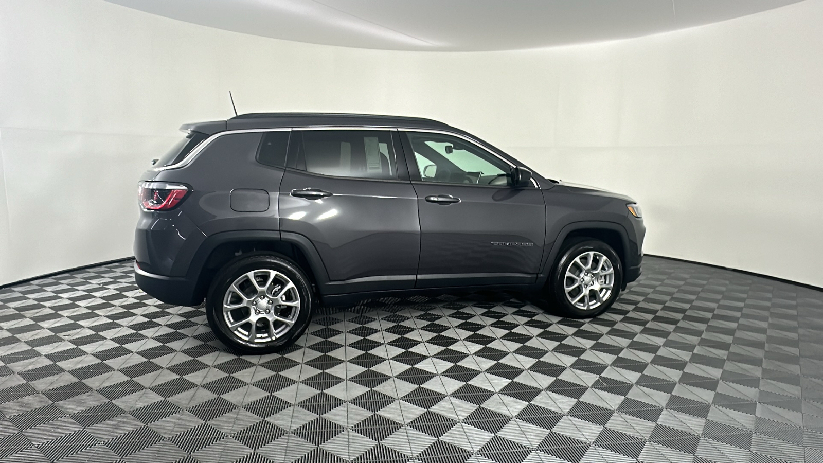 2024 Jeep Compass Latitude Lux 22