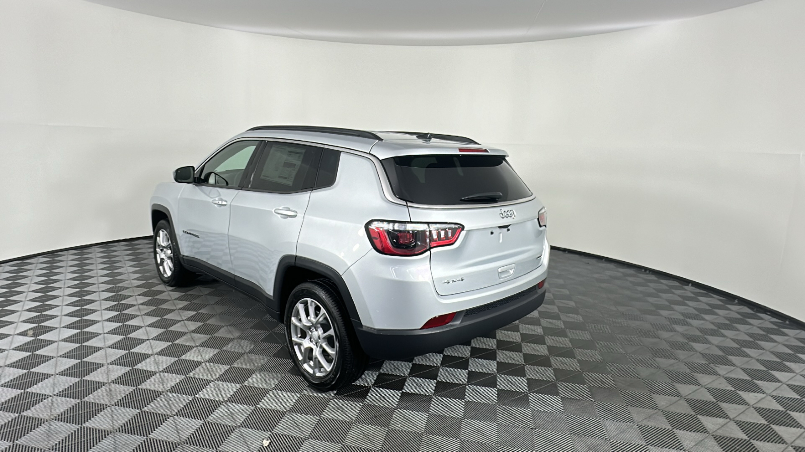 2024 Jeep Compass Latitude Lux 11