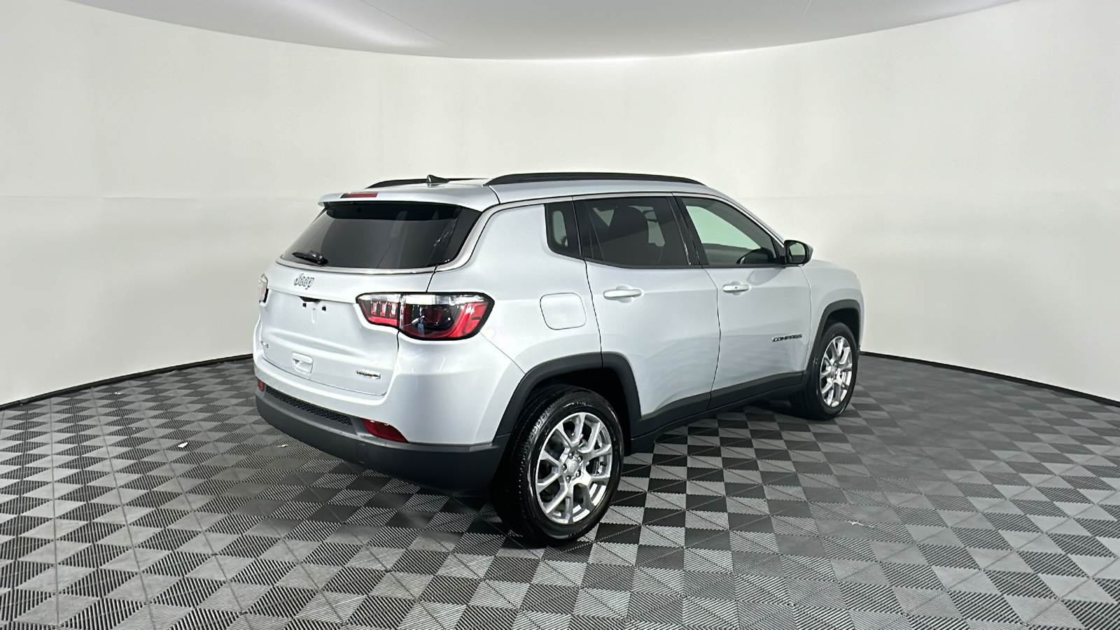 2024 Jeep Compass Latitude Lux 19