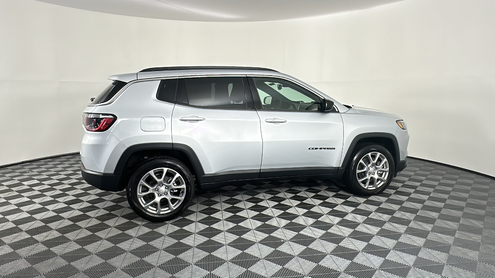 2024 Jeep Compass Latitude Lux 22