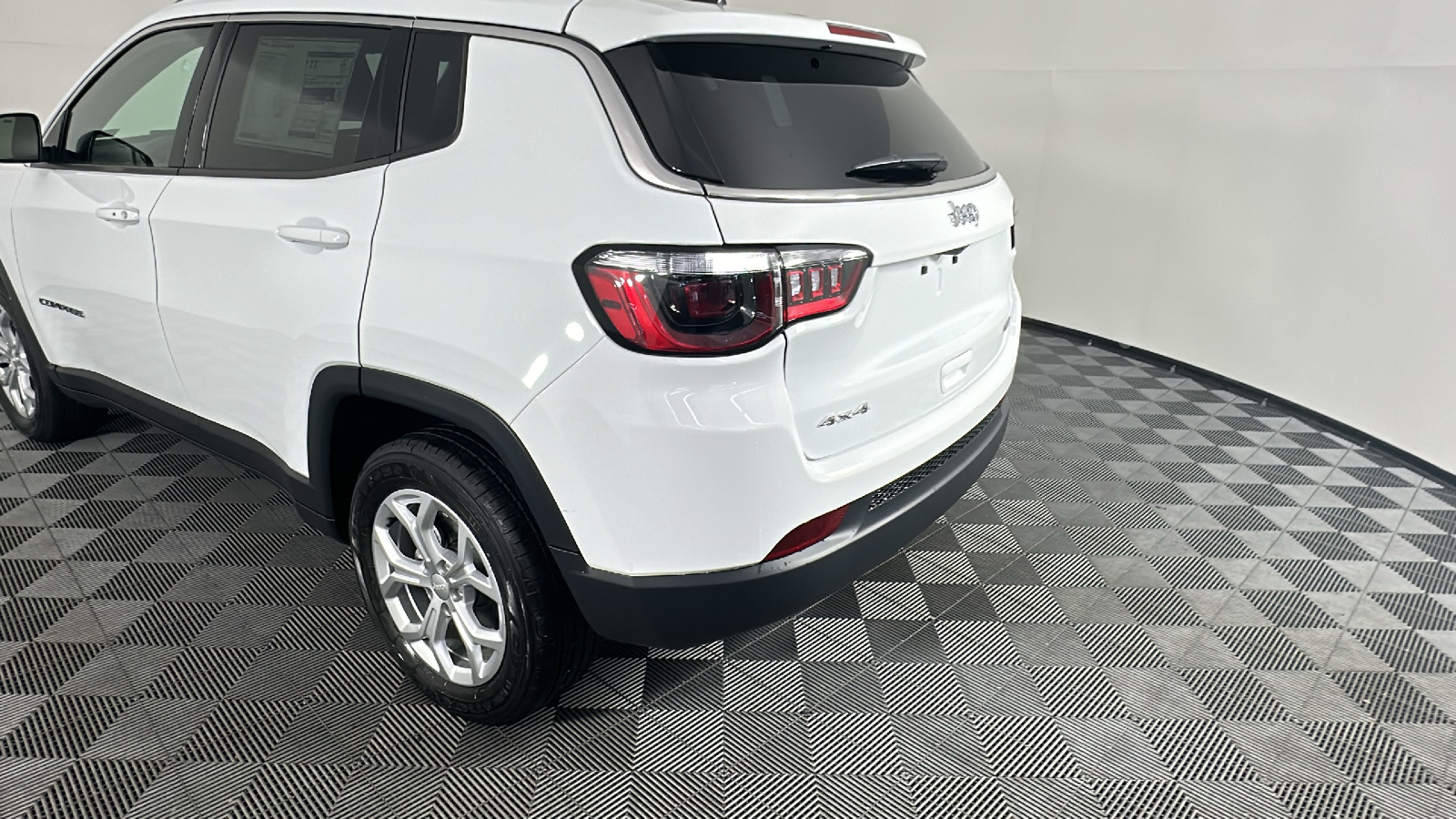 2024 Jeep Compass Latitude 12