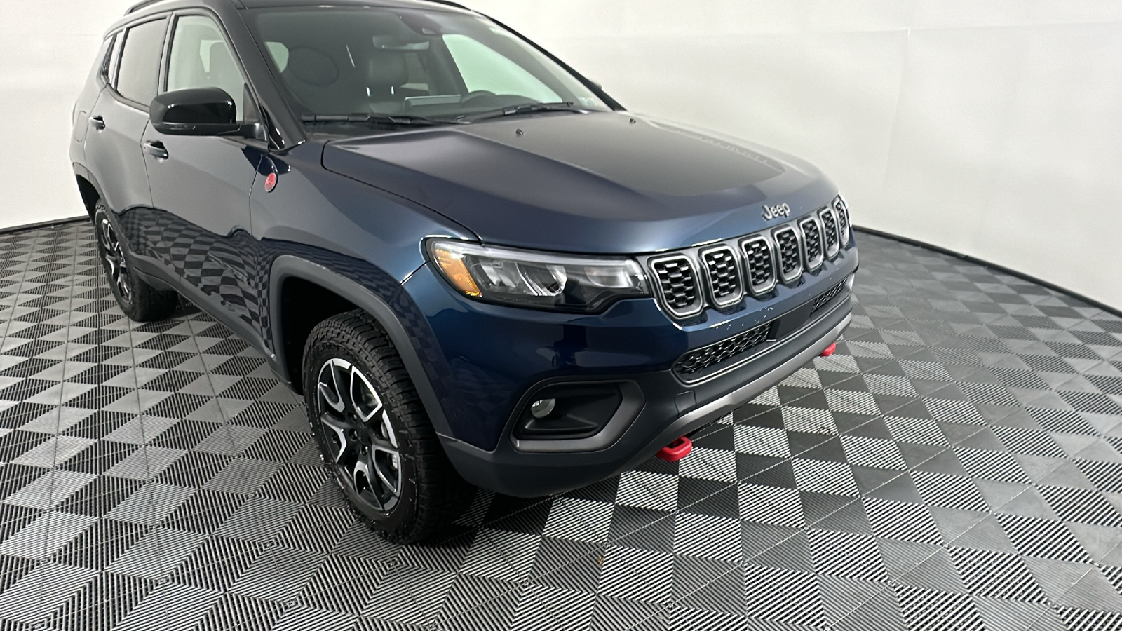 2024 Jeep Compass Trailhawk 2