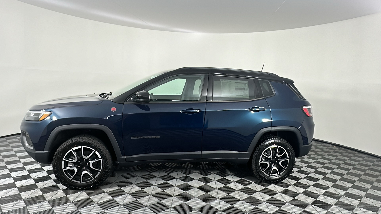 2024 Jeep Compass Trailhawk 9