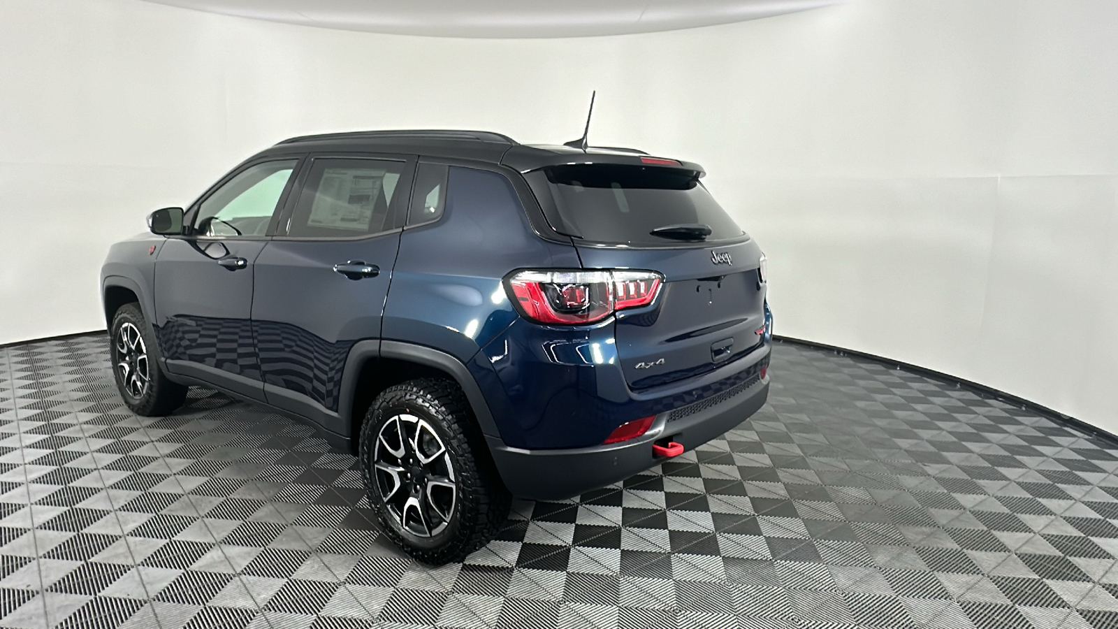 2024 Jeep Compass Trailhawk 11