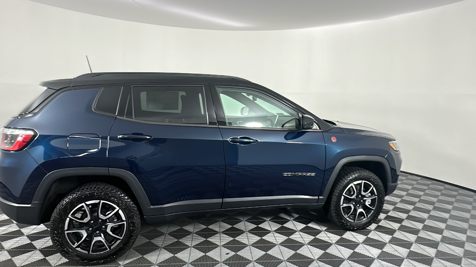 2024 Jeep Compass Trailhawk 23