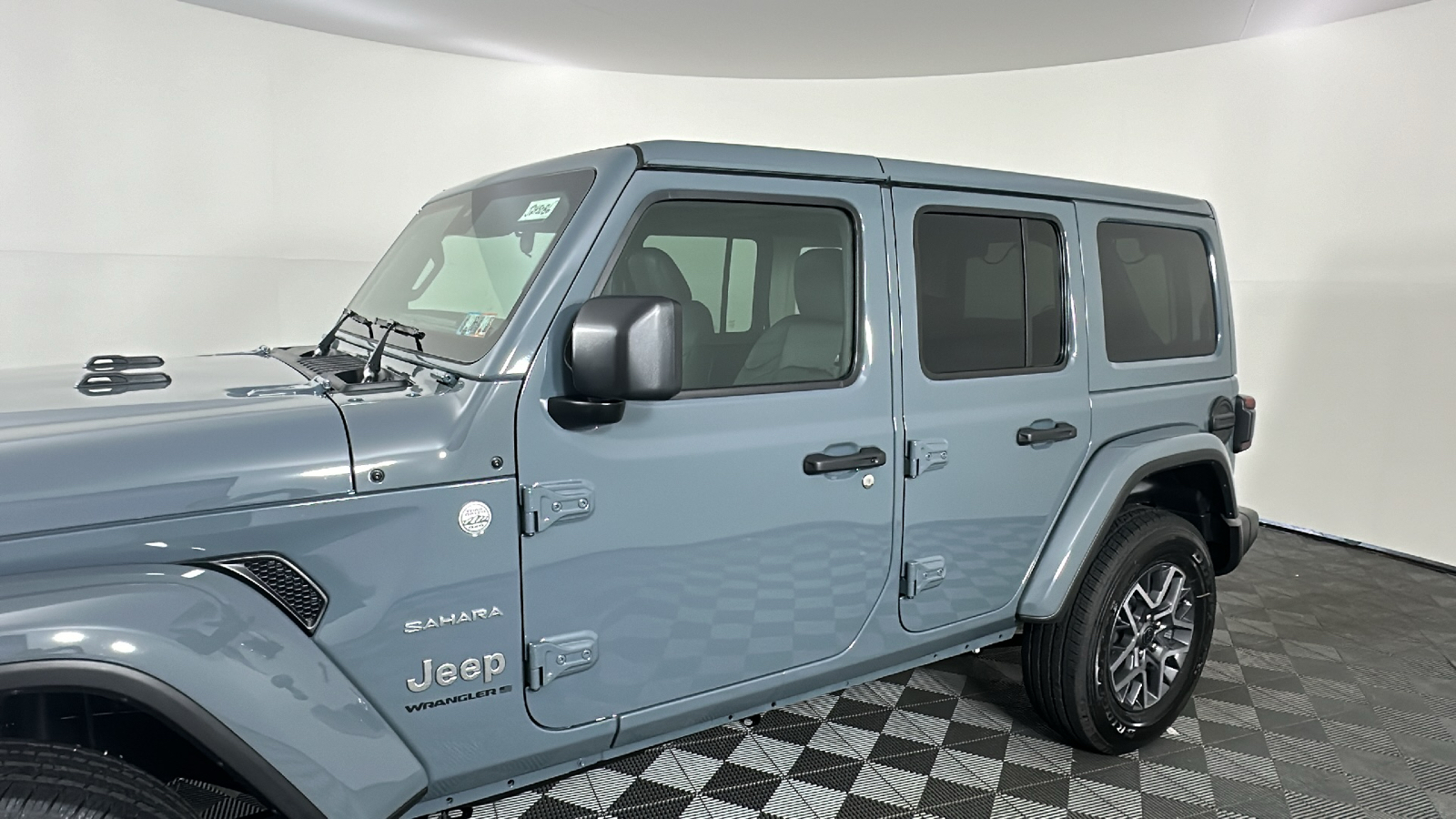 2024 Jeep Wrangler Sahara 8