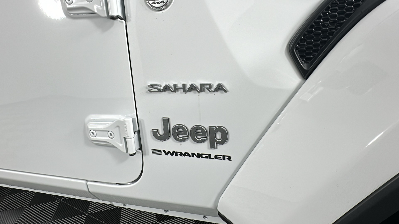2024 Jeep Wrangler Sahara 3