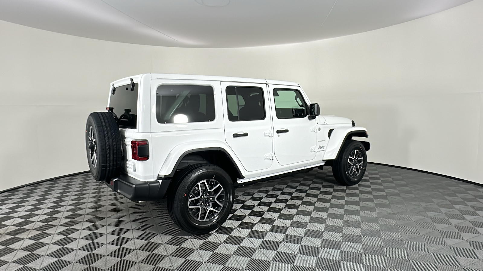 2024 Jeep Wrangler Sahara 24