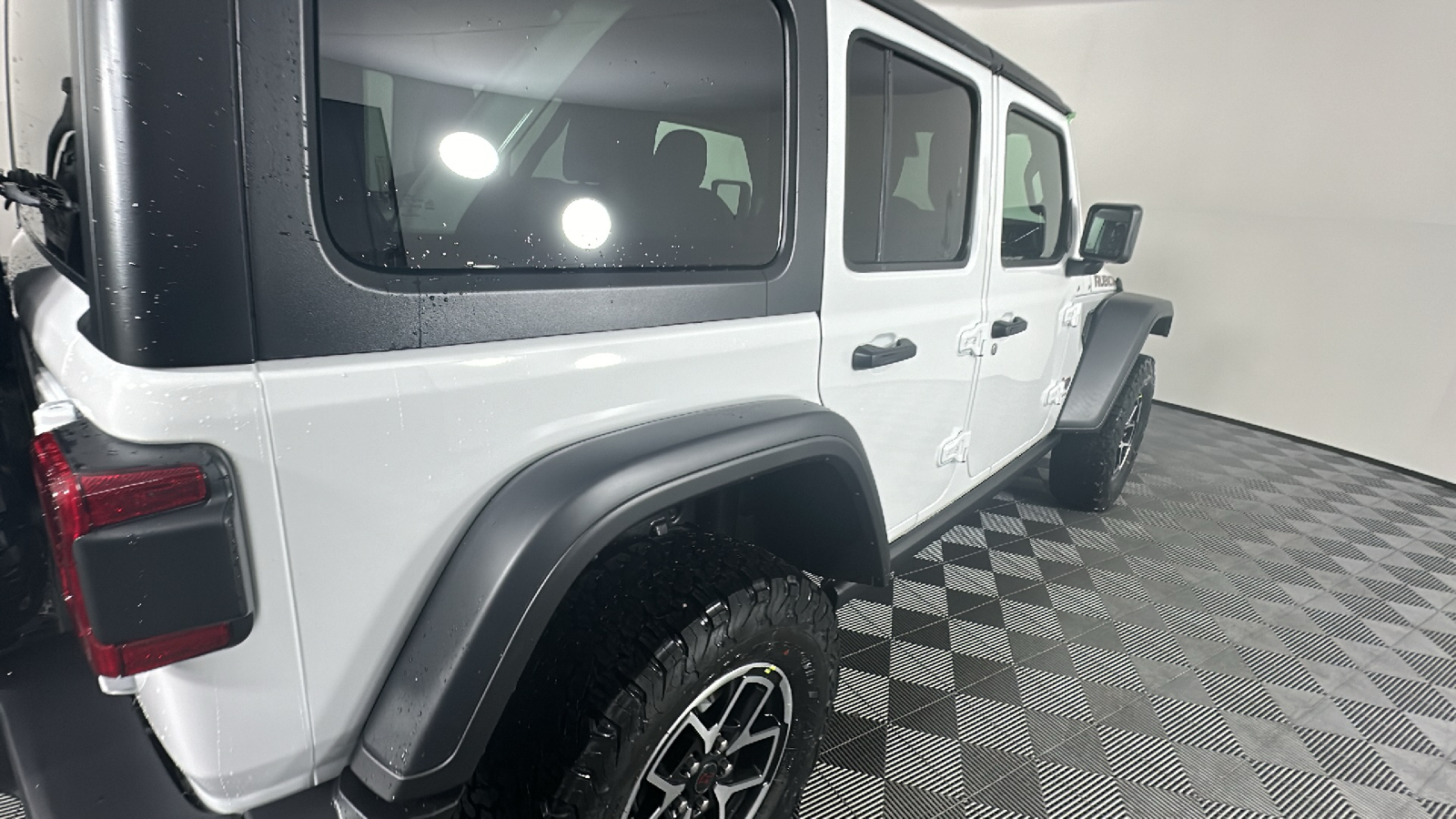 2024 Jeep Wrangler Rubicon 16