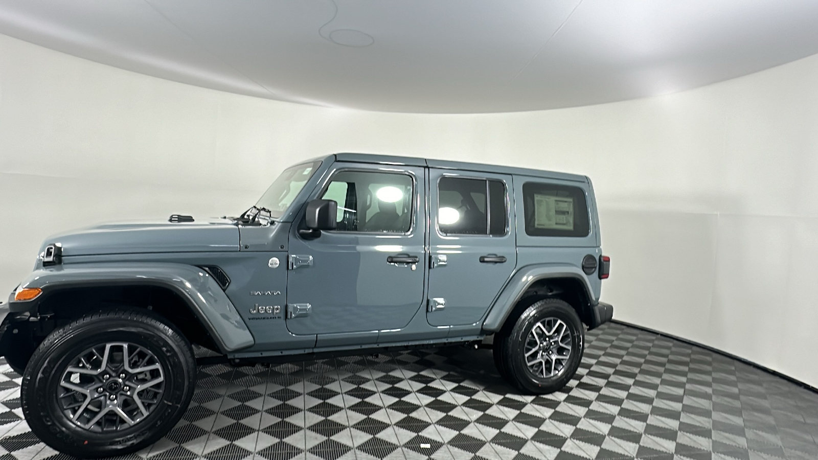 2024 Jeep Wrangler Sahara 9