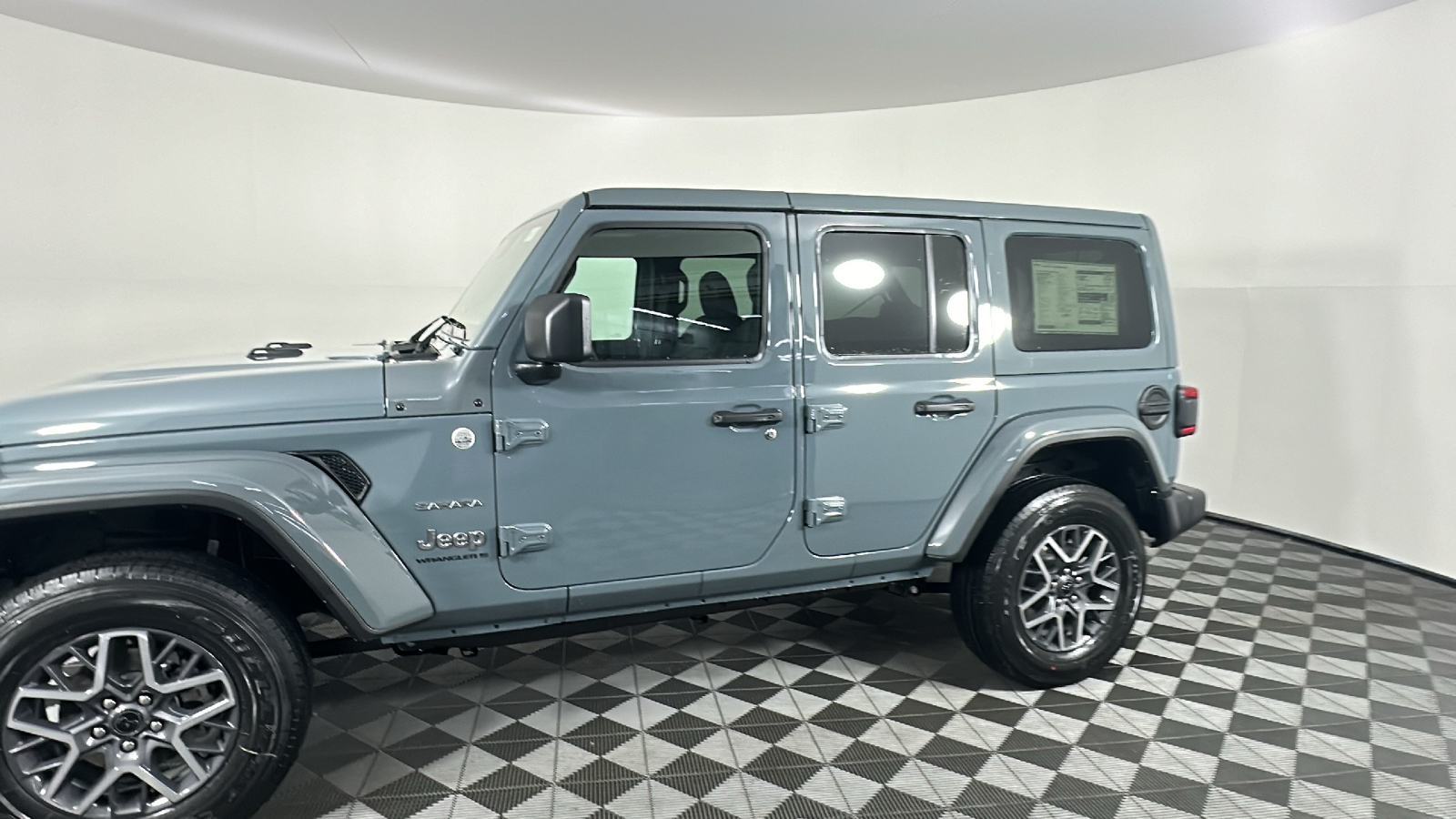 2024 Jeep Wrangler Sahara 10