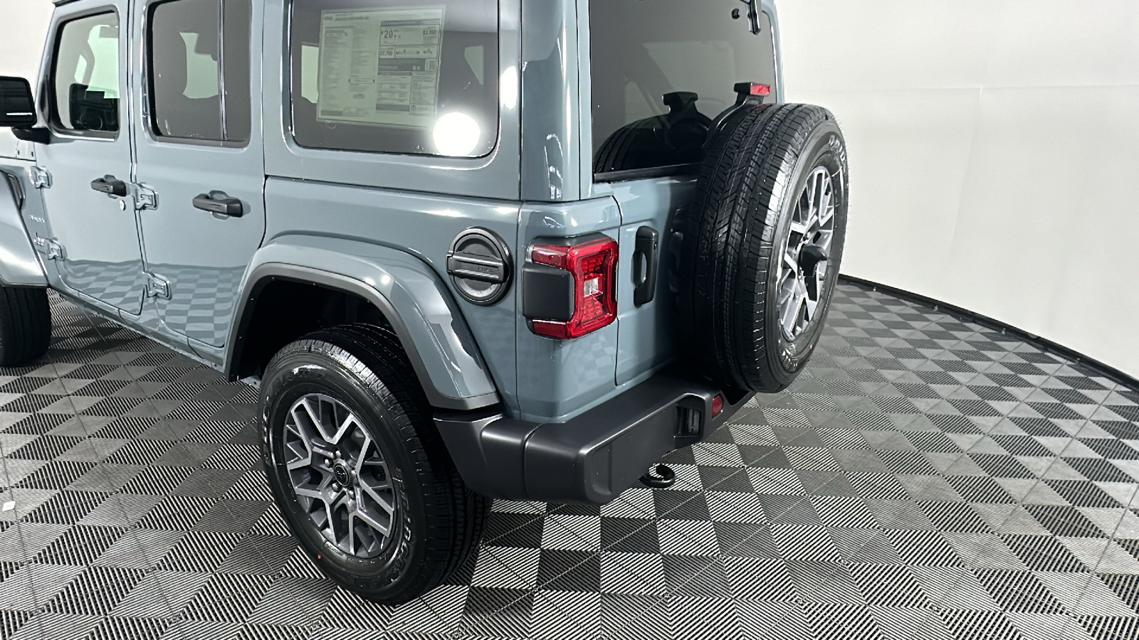 2024 Jeep Wrangler Sahara 12