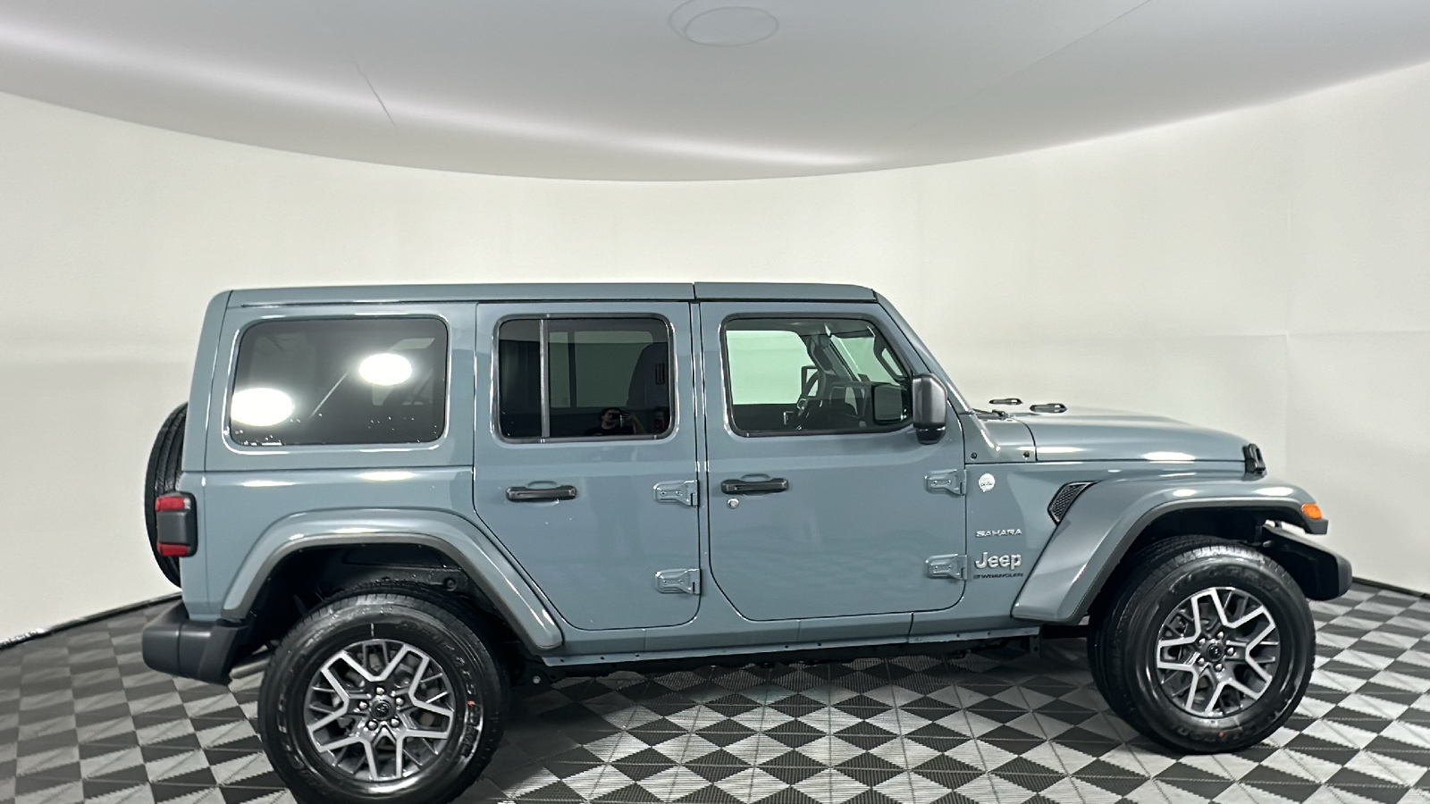 2024 Jeep Wrangler Sahara 21