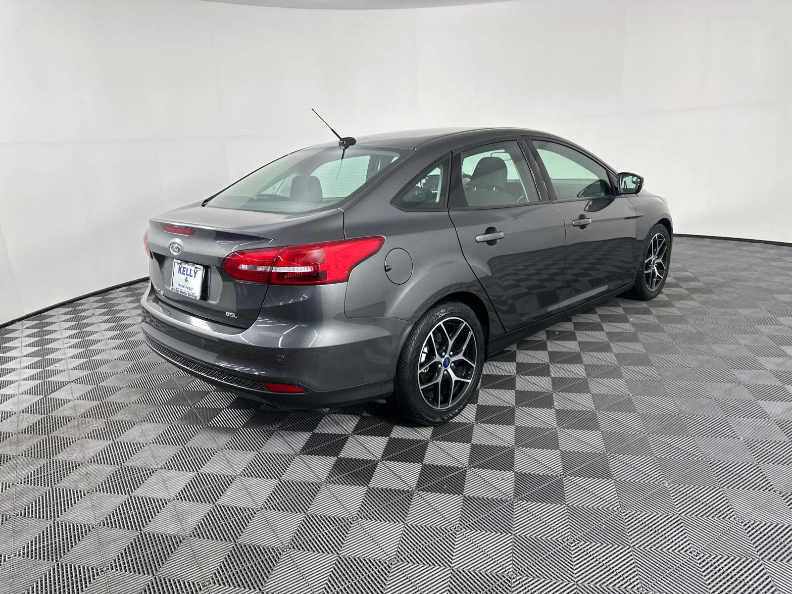 2017 Ford Focus SEL 19