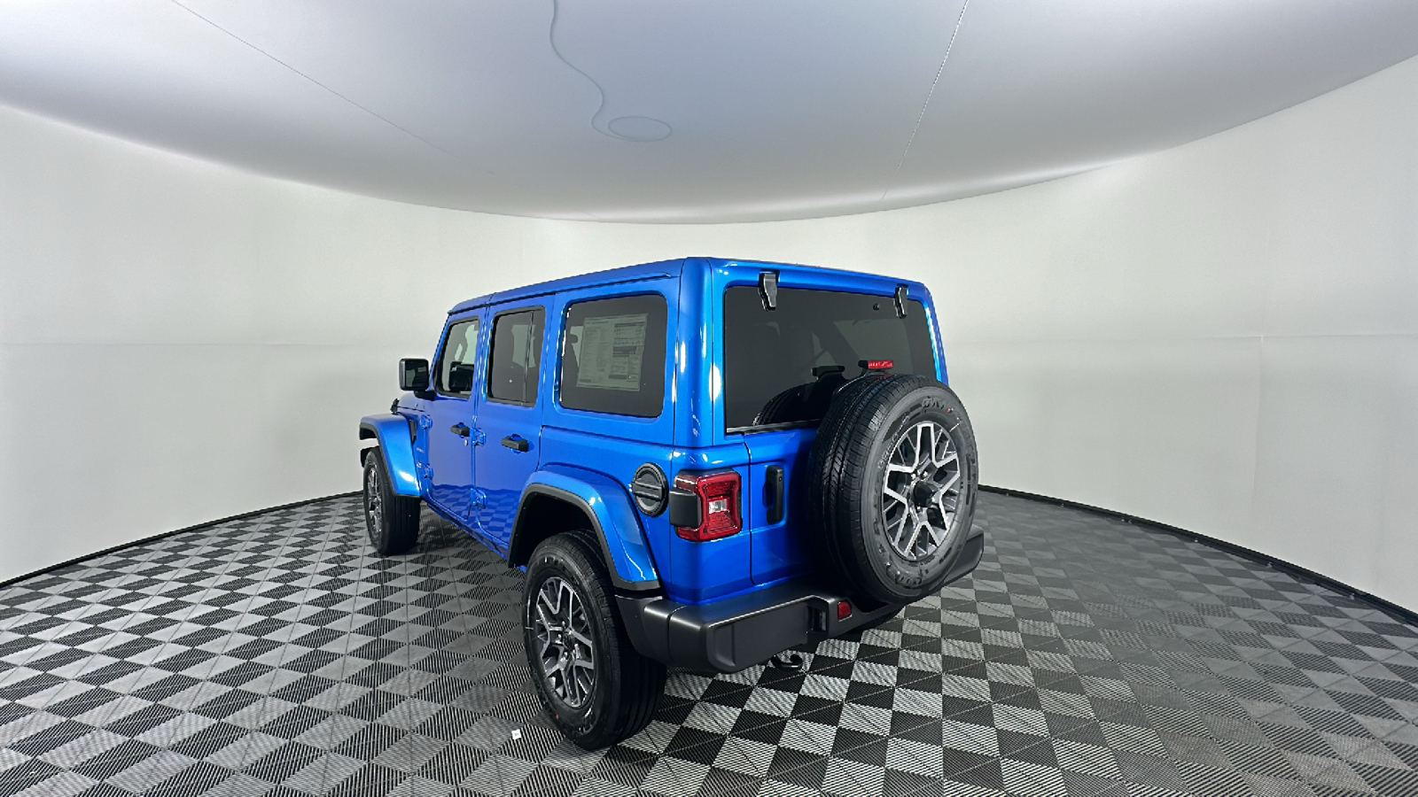 2024 Jeep Wrangler Sahara 9