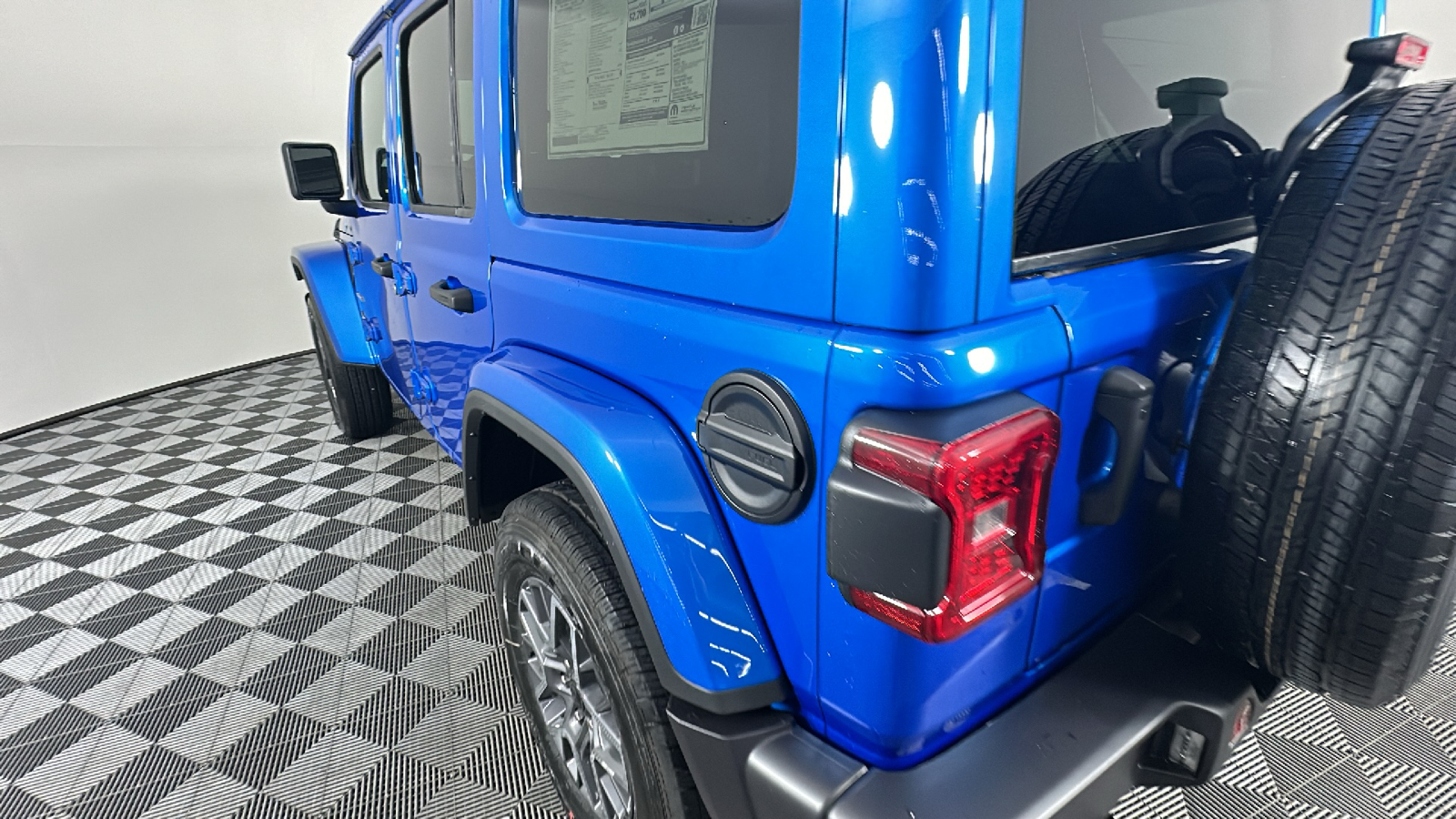 2024 Jeep Wrangler Sahara 10