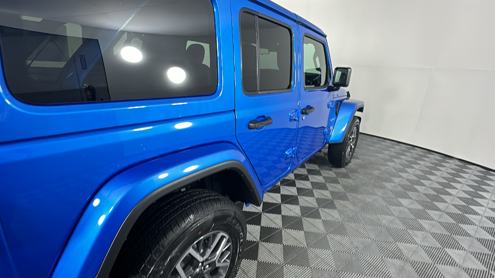 2024 Jeep Wrangler Sahara 16