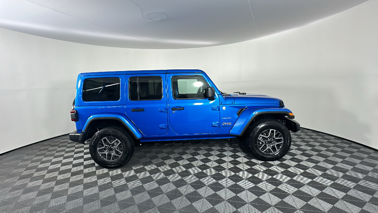 2024 Jeep Wrangler Sahara 18