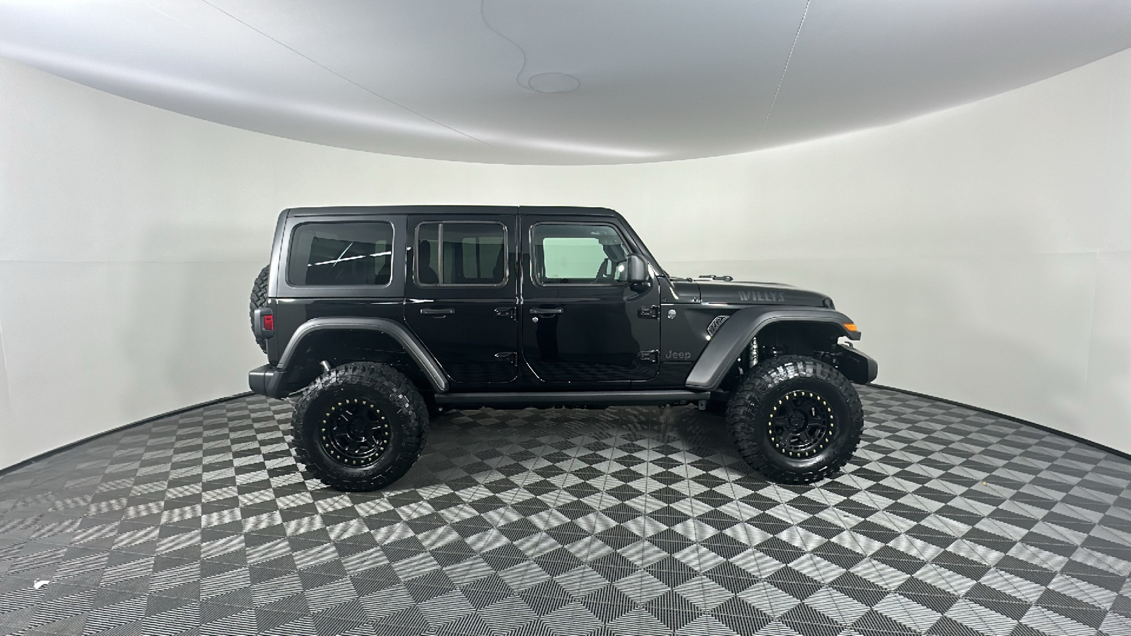 2024 Jeep Wrangler Willys 18