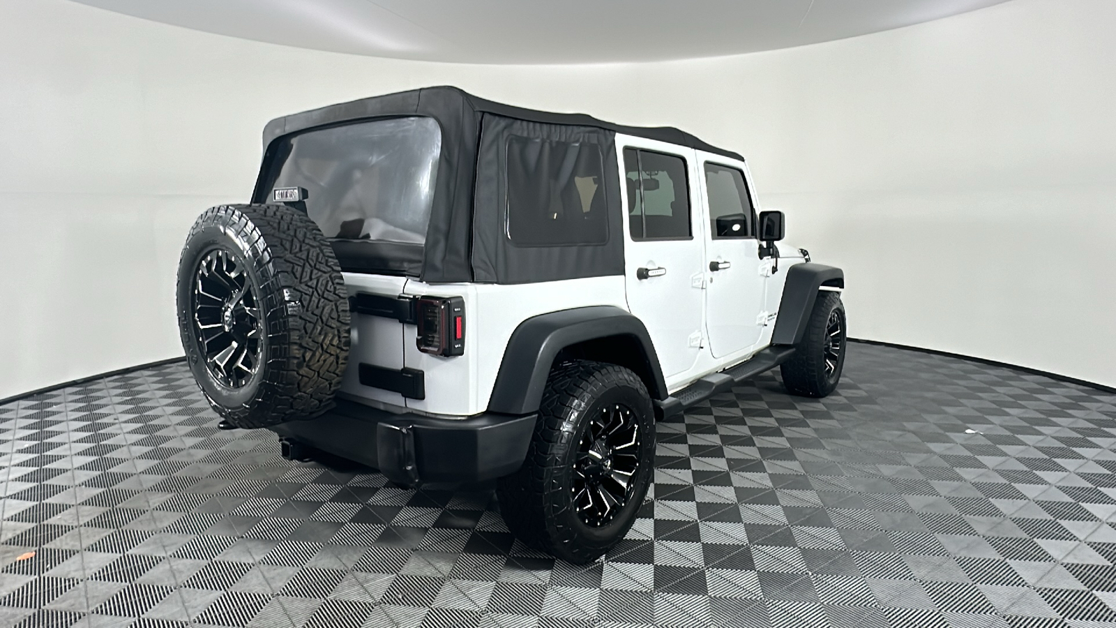 2016 Jeep Wrangler Unlimited Sport 16