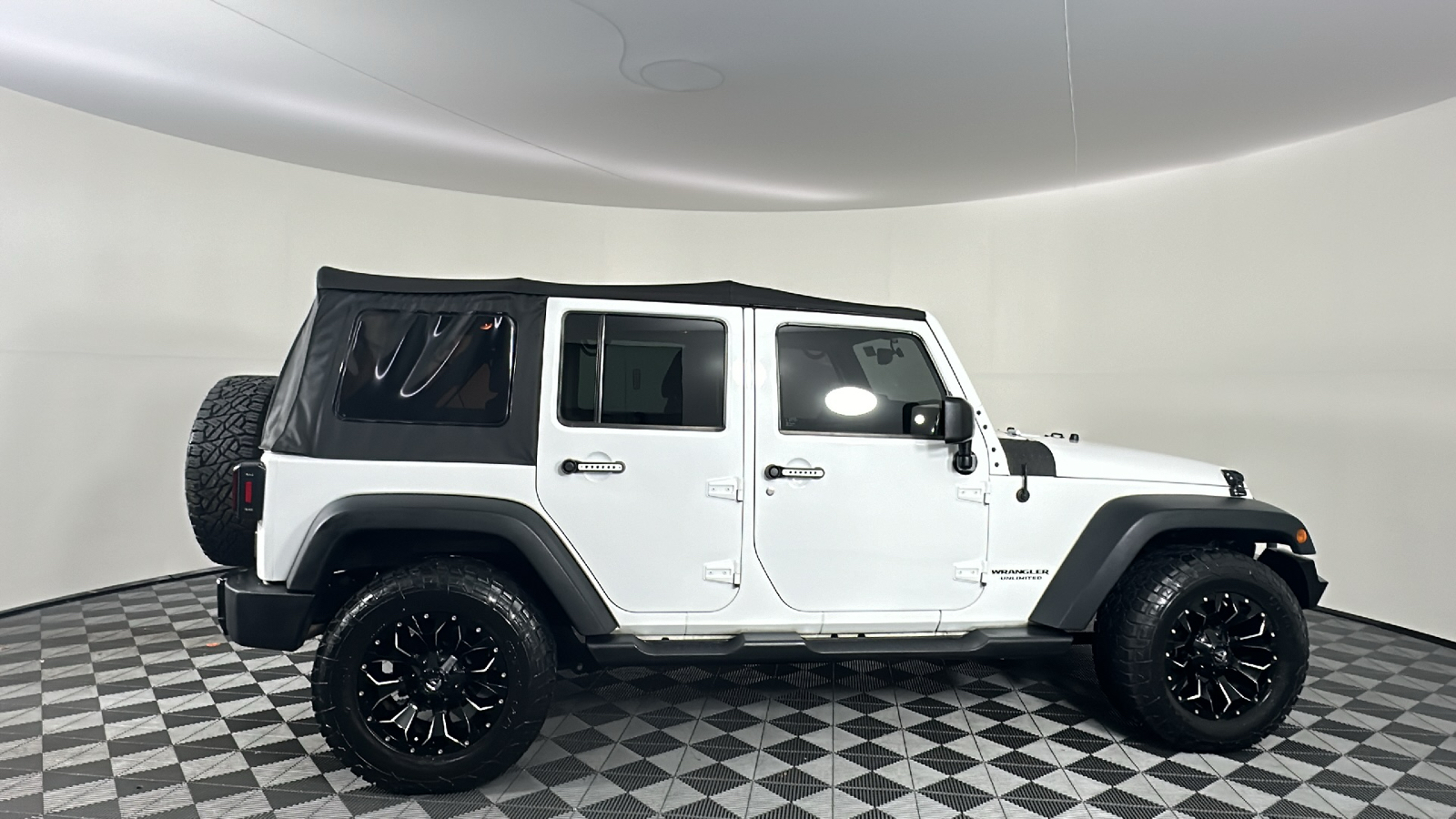 2016 Jeep Wrangler Unlimited Sport 19