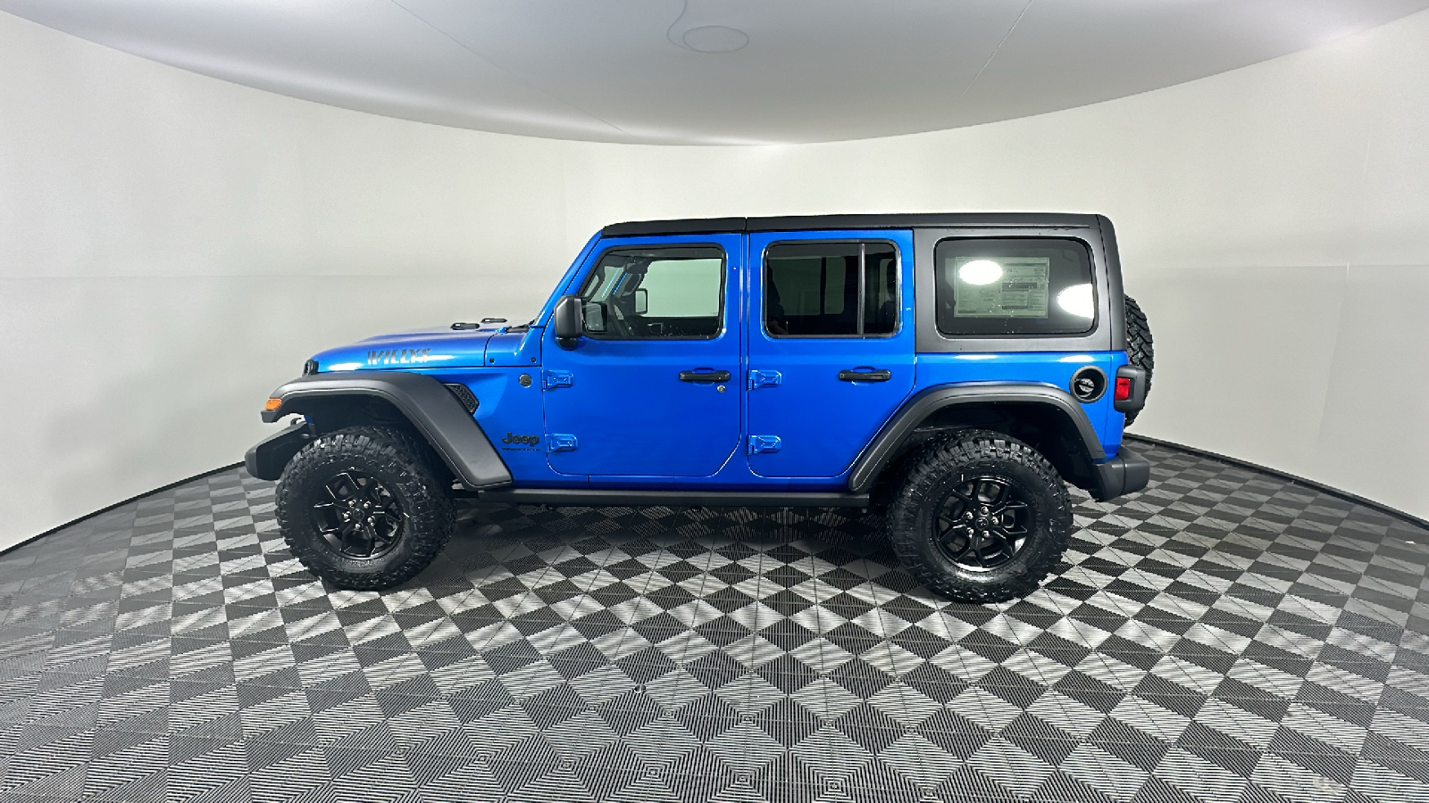 2024 Jeep Wrangler Willys 7