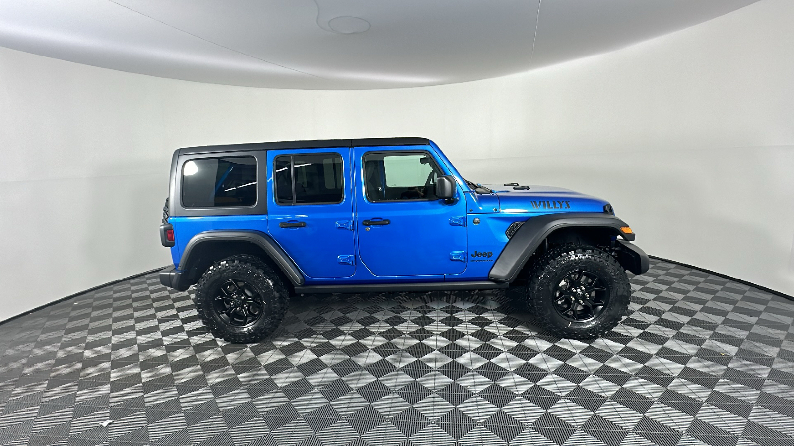 2024 Jeep Wrangler Willys 18