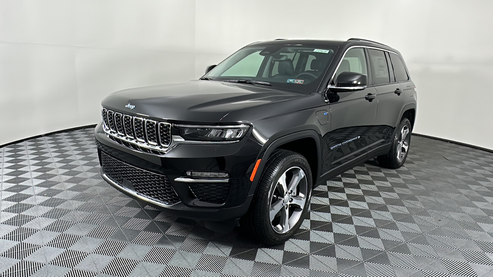 2024 Jeep Grand Cherokee Base 4xe 3