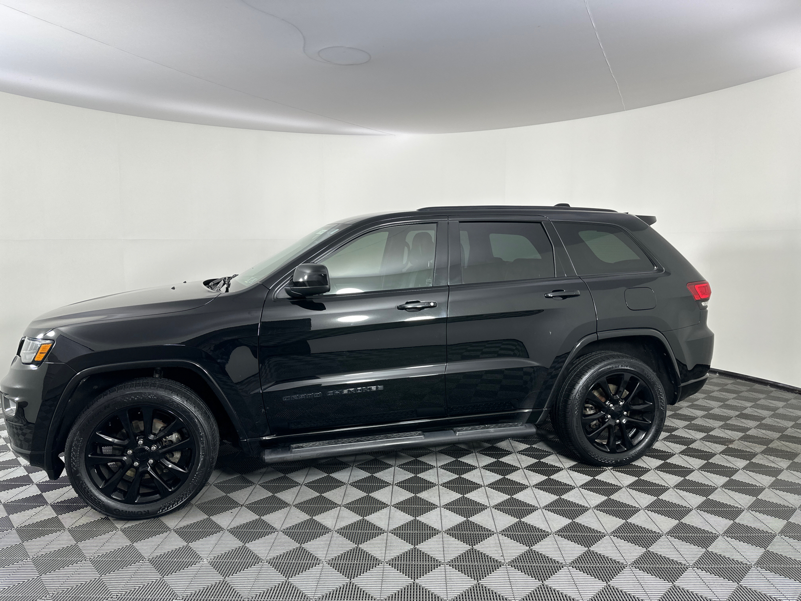 2018 Jeep Grand Cherokee Laredo 9