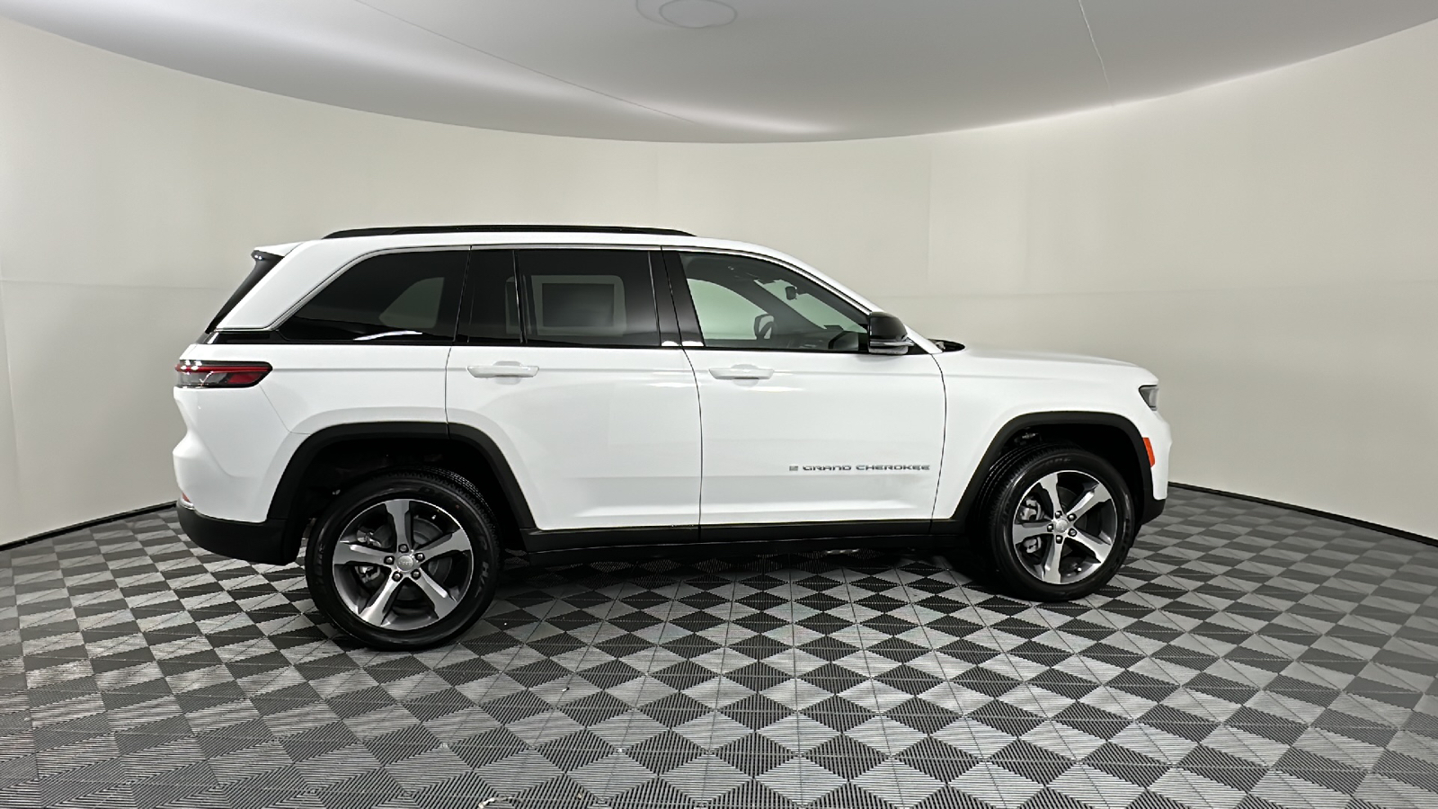 2024 Jeep Grand Cherokee Base 4xe 19