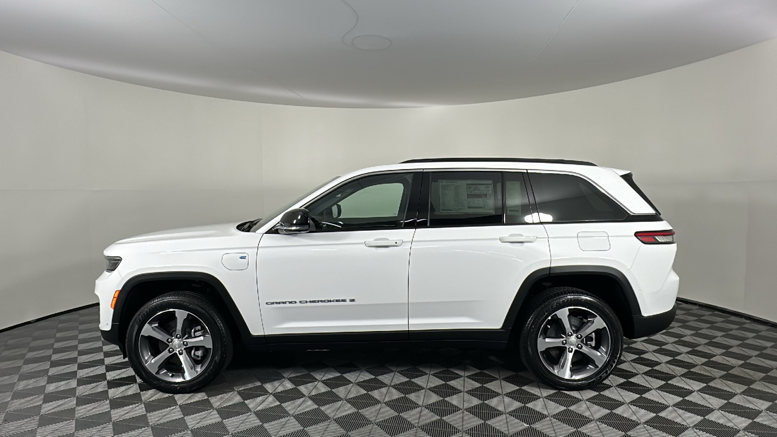 2024 Jeep Grand Cherokee Base 4xe 9