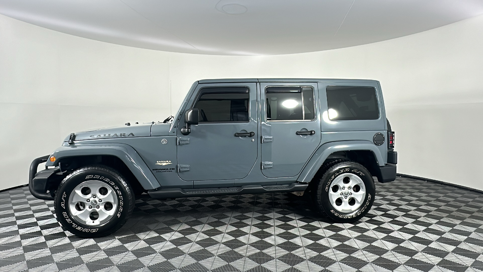 2014 Jeep Wrangler Unlimited Sahara 9