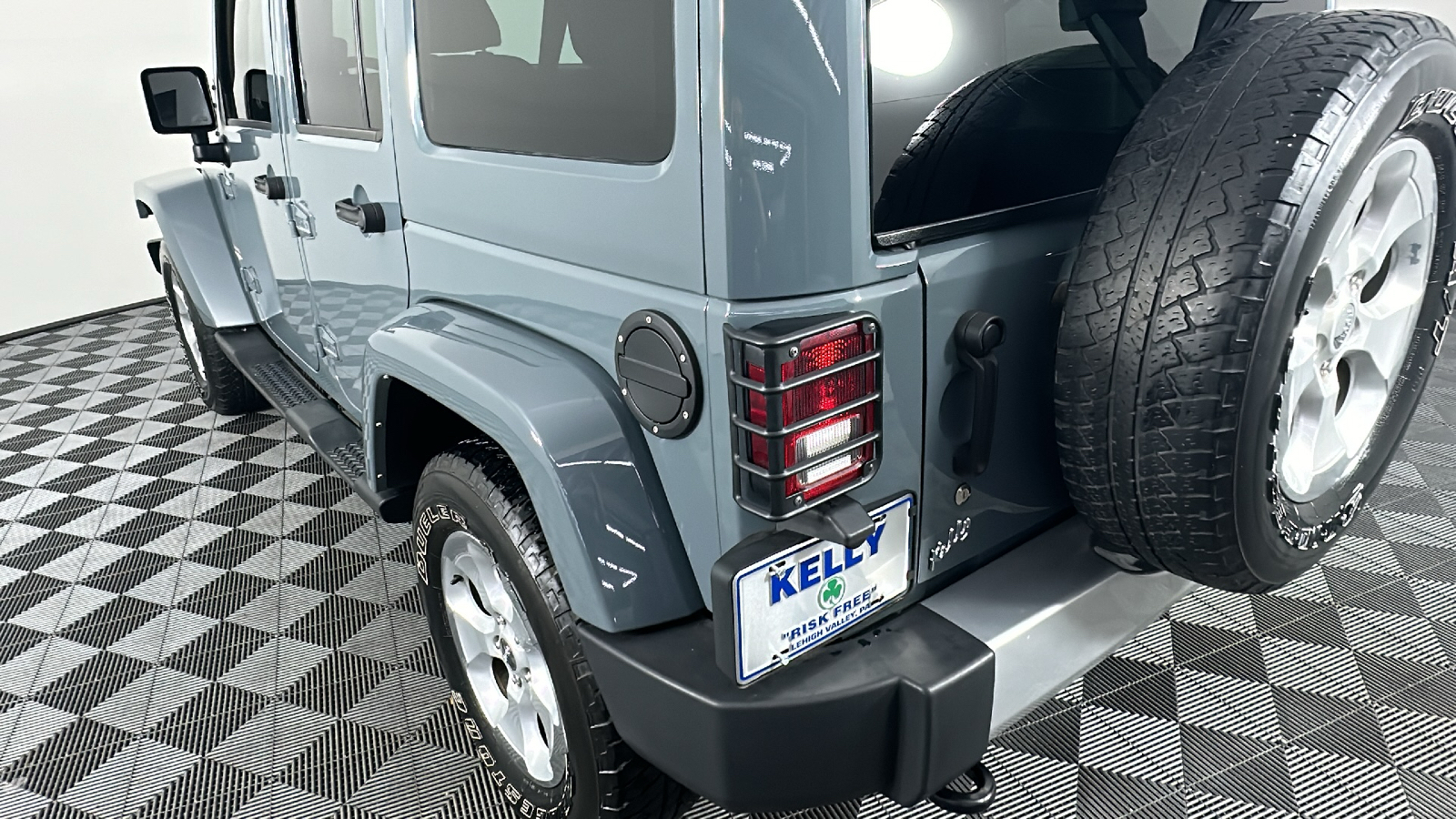 2014 Jeep Wrangler Unlimited Sahara 12