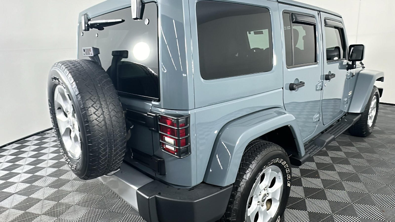 2014 Jeep Wrangler Unlimited Sahara 18