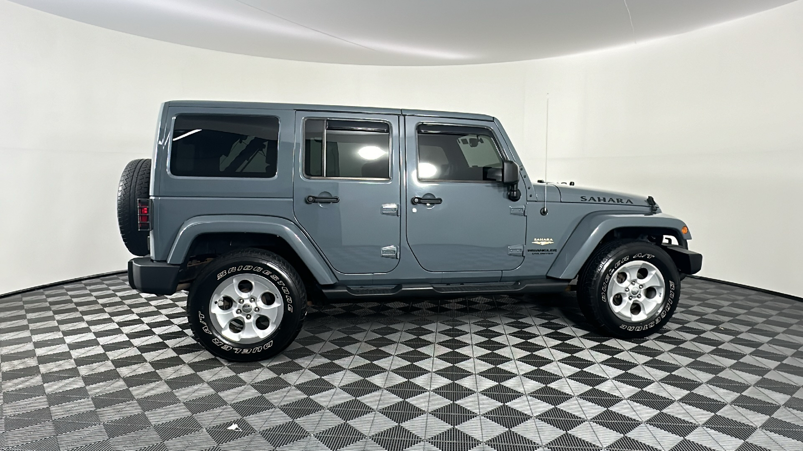 2014 Jeep Wrangler Unlimited Sahara 20