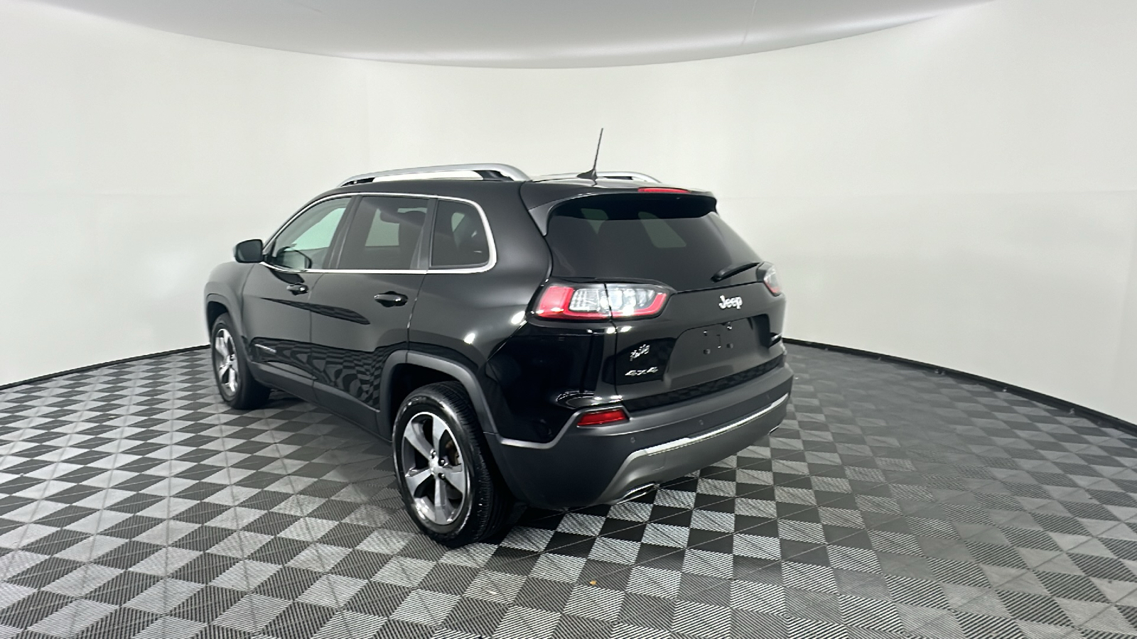 2020 Jeep Cherokee Limited 11