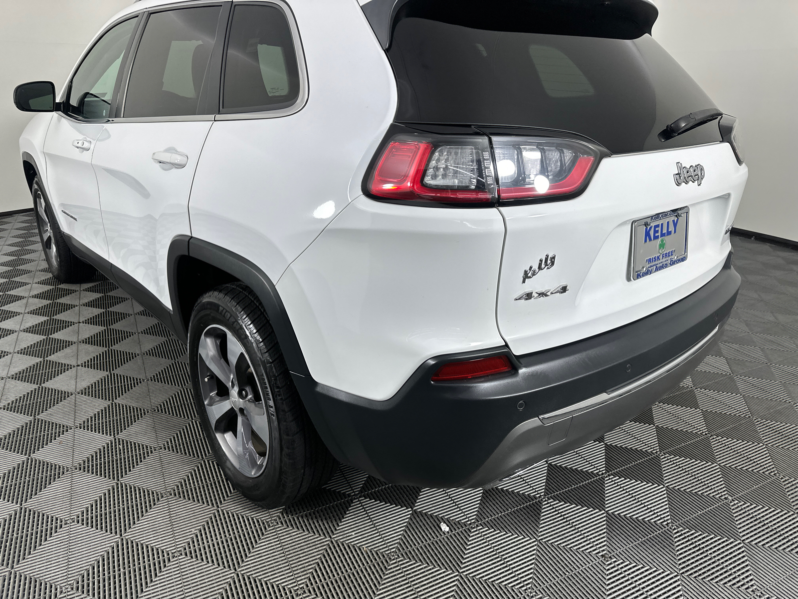 2019 Jeep Cherokee Limited 11