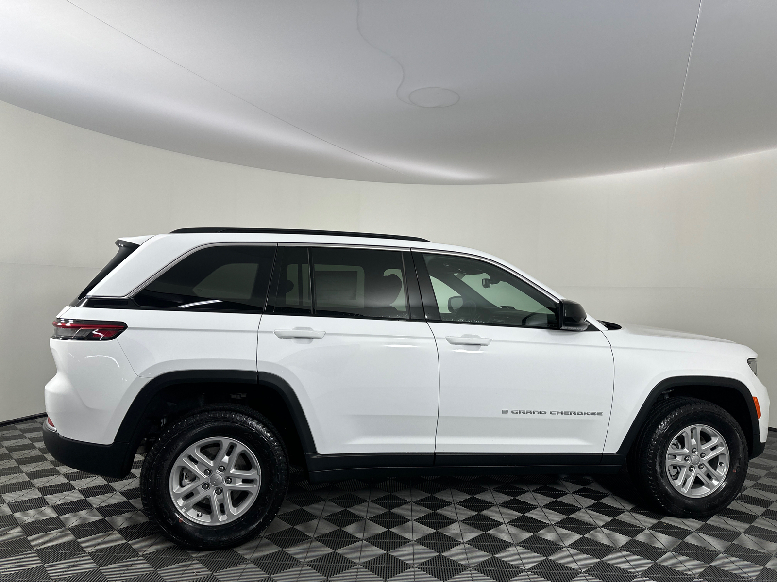 2024 Jeep Grand Cherokee Laredo 20