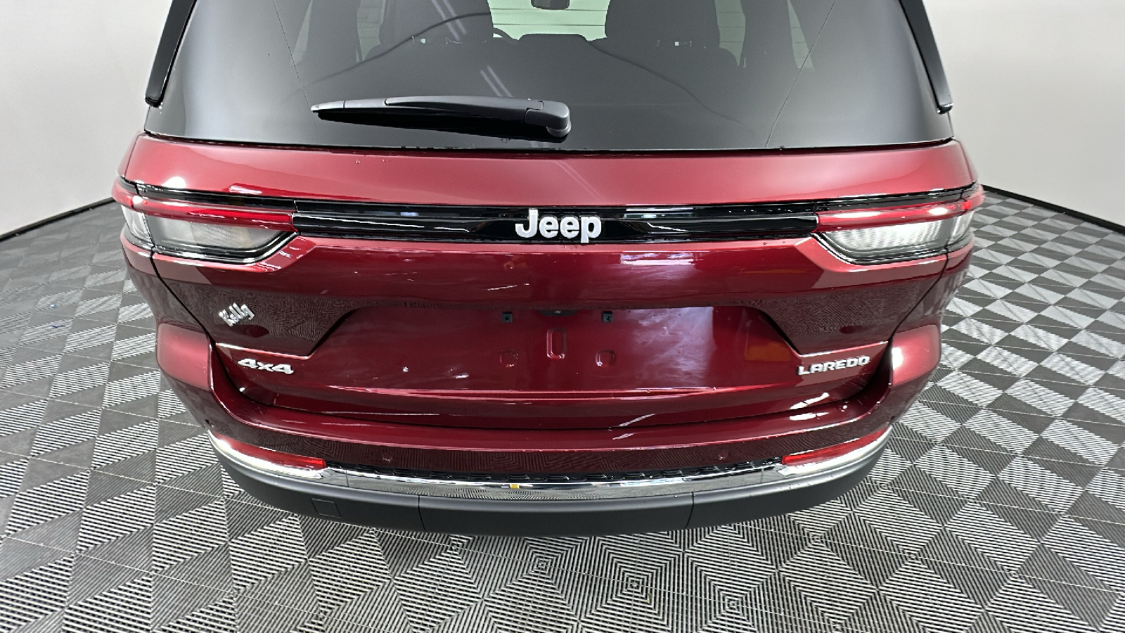 2024 Jeep Grand Cherokee Laredo 13