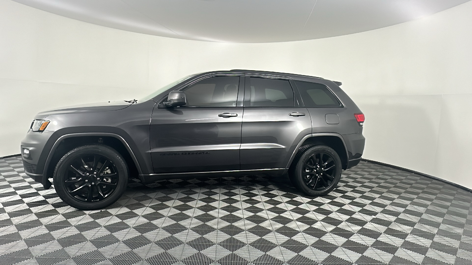 2021 Jeep Grand Cherokee Laredo X 9